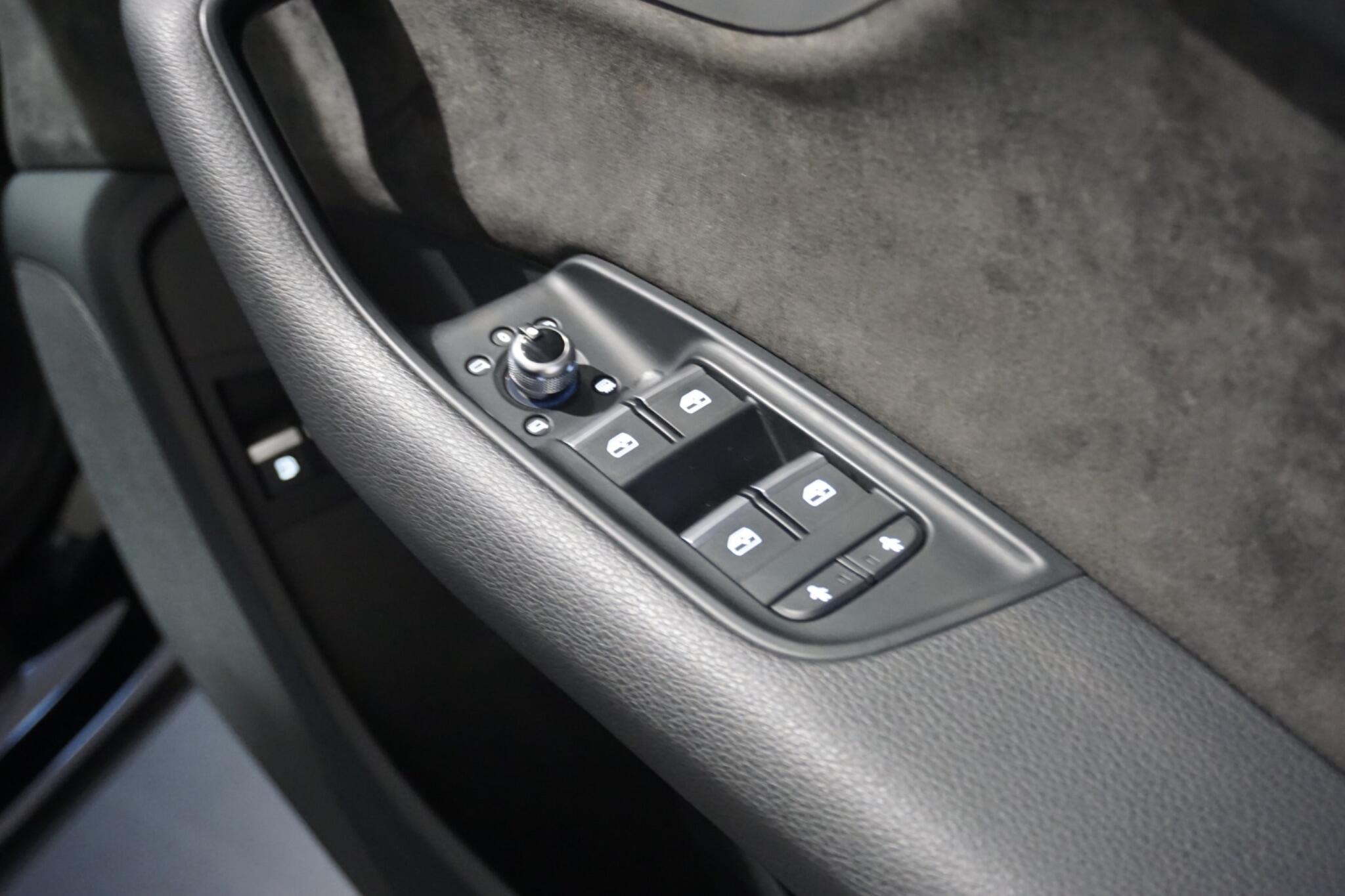 Audi Q7 3.0 TFSIe V6 55 S line SUV 5dr Petrol Plug-in Hybrid Tiptronic quattro Euro 6 (s/s) 17.9kWh (381 ps)